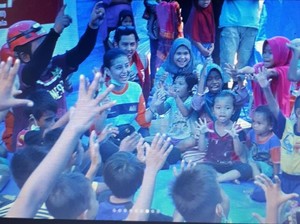 Bikin Haru Bantu Korban Palu, Awkarin Dipuji Habis-habisan