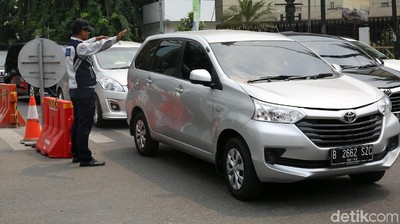 Uji Coba Satu Arah, Jalan KH Wahid Hasyim Macet