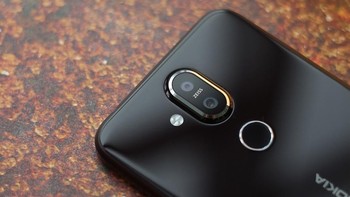 Keduanya punya aperture f/1.8 dengan ukuran pixel 1,4 mikron dan dilengkapi optical image stabilizer. Foto: Sina Mobile