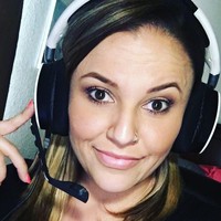 Twitch menjadi ajang bagi para gamers untuk bertemu dengan sesama pecinta game. Wanita cantik satu ini pun punya cukup banyak penggemar dari situs tersebut. Beberapa waktu lalu, ia bahkan mengadakan sesi tanya jawab dengan para fans. Foto: Instagram @dummblondtwitch 