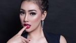 Liburannya Putri Juby, Mantan Model Dewasa yang Dekat Dengan Delon