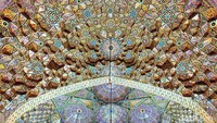 Perancang Masjid Nasir Al Mulk yang indah ini adalah Muhammad Hasan-e-Memar dan Reza Kashi Paz-e-Shirazi. Istimewa/Boredpanda.