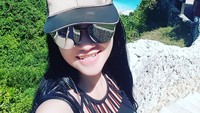 Sebagai pecinta pantai, Putri juga pernah mampir ke Sunday Beach Club di daerah Ungasan, Bali (17.putrijuby/Instagram)