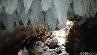 Konon menurut cerita, ada yang menyebut bila sampai ke ujung gua ini akan sampai ke Tanah Suci. Tapi itu hanya cerita masyarakat setempat saja. (Dadang/detikTravel)