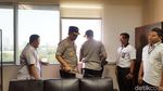 Foto: Ruangan Fraksi PDIP Disisir Polisi Terkait Peluru Nyasar
