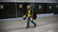 Stasiun ini merupakan stasiun bawah tanah pertama setelah stasiun transisi antara jalur layang dan terowongan di Sisingamangaraja. 