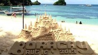Traveler bisa mengunjungi kota kelahiran Ricky Lee di Camarines Norte, Bicol, Filipina. Di sana, ada sejumlah pantai cantik yang berada di Pulau Apuao Grande dan gugusan pulau Calaguas atau Pantai Boracay yang cantik (Mega Caesaria/dTraveler)