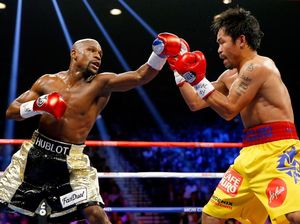 Momen Mayweather Bertemu Pacquiao...dan Saling Jabat Tangan