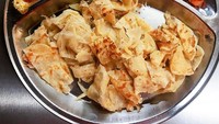 Roti canai milik @tanth_0225, sengaja dibuat beremah dan empuk agar lebih mudah disantap dengan kuah kari ikan serta kari kambing yang gurih. Foto: Instagram