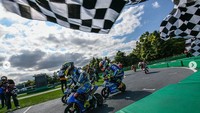 Ada tiga sesi, pertama pebalap MotoGP melakukan start balapan dan memutari sirkuit khusus motor mini ini selama tiga putaran, kemudian mereka harus bergantian dengan anak-anak kecil Jepang untuk melahap tiga putaran selanjutnya, dan kembali bertukar rider dengan pebalap MotoGP yang menyelesaikan balapan. Foto: Instagram/motogp