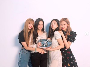 Lirik dan Chord Bet You Wanna oleh BLACKPINK (feat. Cardi B)