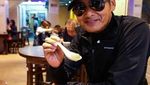 Raditya Dika dan Deddy Corbuzier Hidup Minimalis, Tiru Chow Yun Fat?