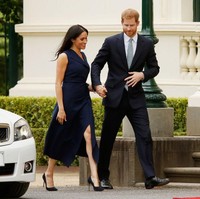 Setelah menyapa warga lokal, Meghan Markle dan Pangeran Harry menyambangi Goverment House untuk bertemu instansi pemerintahan setempat. (Foto: Getty Images)