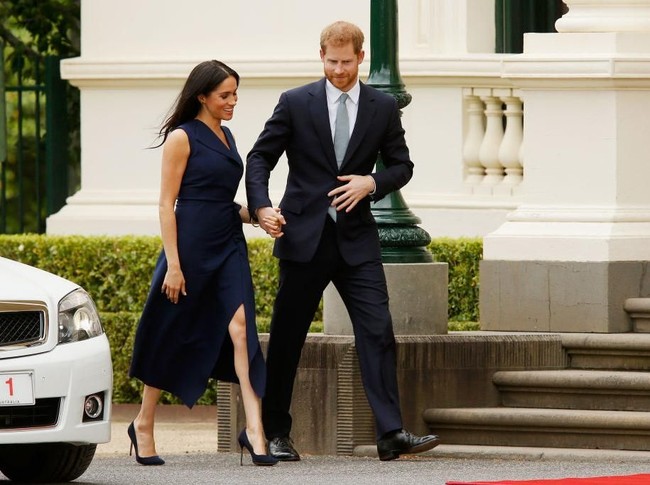 Setelah menyapa warga lokal, Meghan Markle dan Pangeran Harry menyambangi Goverment House untuk bertemu instansi pemerintahan setempat. (Foto: Getty Images)