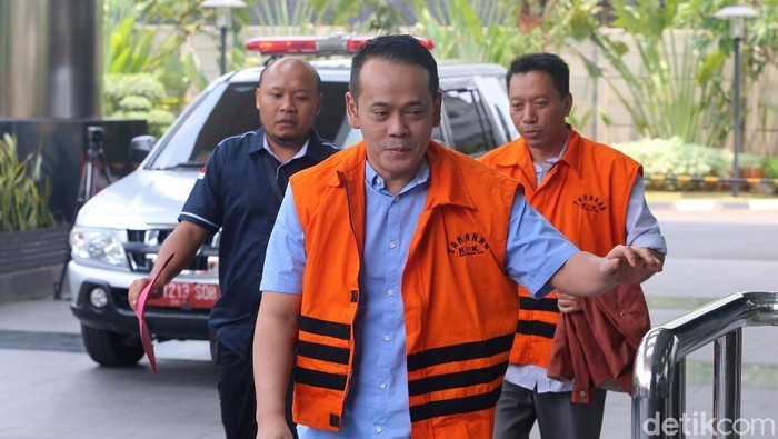 Fahmi Darmawansyah kembali diperiksa KPK. Suami Inneke Koesherawati itu diperiksa terkait kasus suap fasilitas napi korupsi di Lapas Sukamiskin.