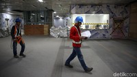 Desain stasiun ini juga dibuat ramah untuk difabel dan menyatu dengan area di sekitarnya lewat trotoar yang sudah dibangun rapi di sepanjang Jalan Sudirman.