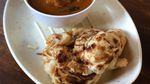 Nyamm! 10 Roti Canai Gurih dengan Kuah Kari Kental yang Lezat