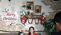 Merayakan momen Natal, Astrid dan putrinya sudah siap membuat kudapan manis nih. Mau bikin aapa ya kira-kira? Foto: instagram @astridtiar127