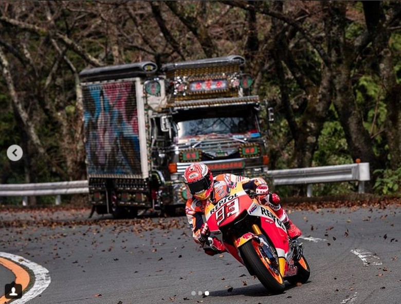 Marc Marquez Cornering di Jalan Raya Jepang. Foto: Instagram/motogp Marc Marquez Cornering di Jalan Raya Jepang. Foto: Instagram/motogp