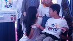 Potret Istri Mensos Saat Hibur Anak-anak Korban Gempa Lombok