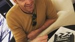 Makin Tampan, Ini Gaya Hugh Jackman Saat Makan Pizza dan Buat Pancake