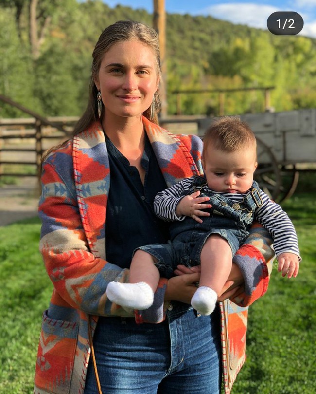 Lauren Bush telah menikah. Ia dinikahi oleh putra dari desainer Ralph Lauren, David Lauren di 2011. Foto: Instagram (@laurenblauren)