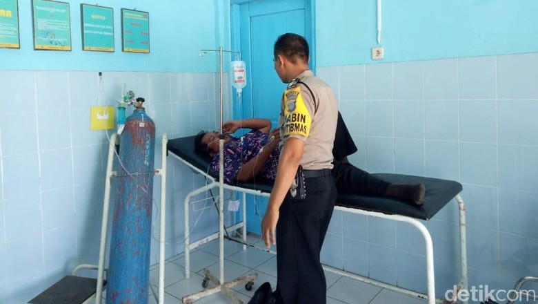 10 Orang Diduga Keracunan Usai Santap Nasi Padang di Gunungkidul 10 Orang Diduga Keracunan Usai Santap Nasi Padang di Gunungkidul
