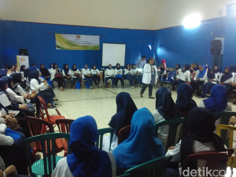 Emak-emak di KBB Belajar Deteksi Orang Gangguan Jiwa Emak-emak di KBB Belajar Deteksi Orang Gangguan Jiwa