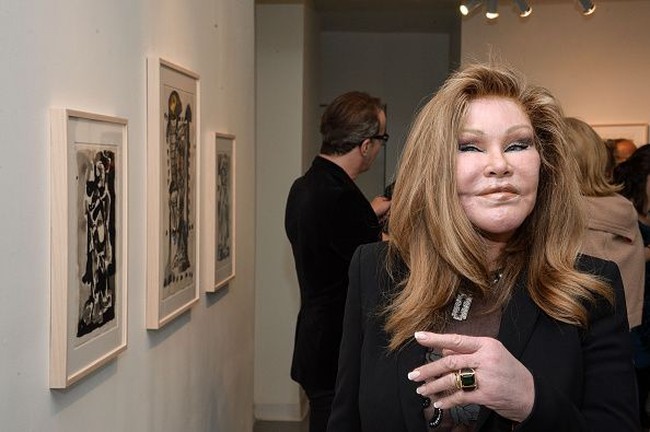 Jocelyn Wildenstein bahkan mengalami kebangkrutan. Ketika masih menikah, Jocelyn pun dikatakan bisa menghabiskan $1 juta (Rp 15 milaran) dalam sebulan. Setelah delapan tahun tanpa penghasilan yang stabil, Jocelyn berusaha keras untuk mengumpulkan kembali pundi-pundi keuangannya. Salah satu caranya adalah dengan menjual kisah hidupnya lewat serial dokumenter. Foto: Getty Images