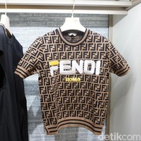 Butik Fendi di Plaza Indonesia memiliki koleksi yang lebih lengkap, mencakup koleksi busana siap pakai atau ready to wear. (Foto: Daniel Ngantung/Wolipop)