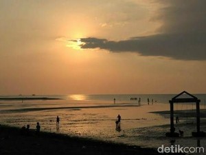 Santai Sore Sambil Lihat Sunset di Pantai Duta Probolinggo