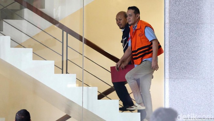 Fahmi Darmawansyah kembali diperiksa KPK. Suami Inneke Koesherawati itu diperiksa terkait kasus suap fasilitas napi korupsi di Lapas Sukamiskin.
