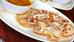 Nyamm! 10 Roti Canai Gurih dengan Kuah Kari Kental yang Lezat