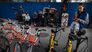 Lusinan rival lalu muncul dan berguguran, hingga tersisa 3 pemain besar, yaitu Ofo sendiri, Mobike serta Hellobike. Foto: Getty Images