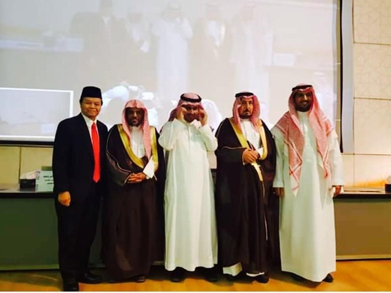 Hidayat Nur Wahid Jadi Dewan Penguji Program Doktoral di Arab Saudi Hidayat Nur Wahid Jadi Dewan Penguji Program Doktoral di Arab Saudi