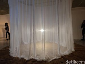 Lala Bohang Sajikan Ruang Personal tentang Jilbab