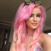 Matilda Winberg mungkin tidak menyebutkan dirinya adalah seorang gamers. Namun sejumlah foto di Instagram menunjukkan kecintaan akan game. Tak heran jika wanita yang hobi gonta-ganti warna rambut ini punya banyak follower. Foto: Instagram Instagram @matildawinberg