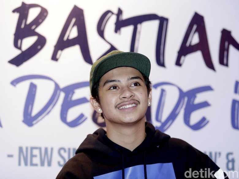 Kecewa dengan yang Pertama, Bastian Steel Penasaran Debat Pilpres Kedua Kecewa dengan yang Pertama, Bastian Steel Penasaran Debat Pilpres Kedua