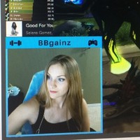 Dua hal yang disukai wanita cantik berikut ini juga banyak disukai para pria yakni game dan olahraga. Selain gamers, ia diketahui sering latihan fisik hingga punya tangan yang kekar. Mau jadi temannya? Foto: Instagram @bbgainz_