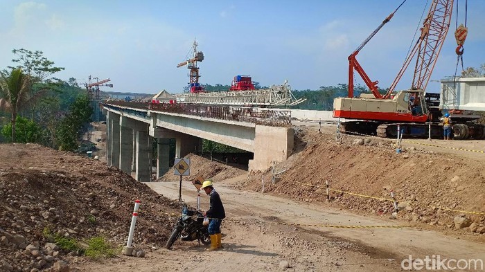 PT Jasamarga Solo Ngawi saat ini telah mengebut pekerjaan proyek  jembatan yang dirancang khusus tahan gempa. Tak tanggung-tanggung, jembatan yang di sub kan pengerjaannya ke PT. Waskita Karya memiliki kekuatan penuh tahan gempa hingga seribu tahun.