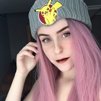 Wanita cantik berikut dikatakan tergila-gila dengan game, terutama The Legend of Zelda. Di Instagram, ia pun cukup terkenal dan punya banyak follower. Wanita yang mengaku sebagai game collector tersebut sering memamerkan action figure hingga kostum cosplay. Foto: Instagram @hylian_sparkles