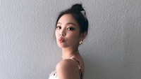 Bahkan single pertamanya itu akan segera dirilis yakni pada November 2018 nanti. Dok. Instagram/jennierubyjane