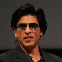 Rambut aktor 52 tahun ini sempat gondrong untuk keperluan film pada 2011. Tapi tetap saja, ia akan menatanya ke belakang dengan memakai banyak hair gel. Foto: Getty Images