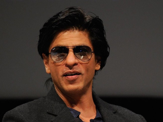 Rambut aktor 52 tahun ini sempat gondrong untuk keperluan film pada 2011. Tapi tetap saja, ia akan menatanya ke belakang dengan memakai banyak hair gel. Foto: Getty Images