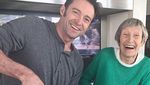 Makin Tampan, Ini Gaya Hugh Jackman Saat Makan Pizza dan Buat Pancake