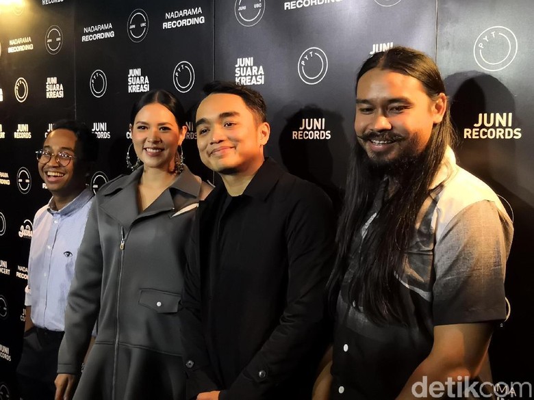 Dipha Barus Beberkan Proses Penggarapan Arasemen My Kind of Crazy Dipha Barus Beberkan Proses Penggarapan Arasemen My Kind of Crazy