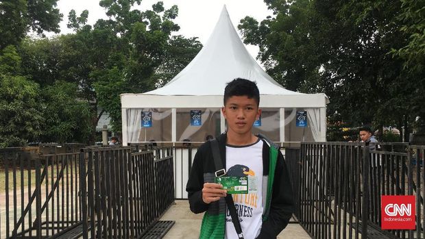 Salah satu pembeli tiket pertandingan Timnas Indonesia U-19 vs Taiwan.