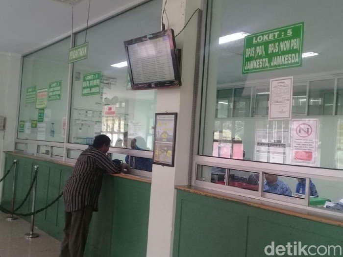 Banyak pasien mengeluhkan sistem rujukan online berjenjang BPJS Kesehatan (Foto: Imam Suripto) Banyak pasien mengeluhkan sistem rujukan online berjenjang BPJS Kesehatan (Foto: Imam Suripto)