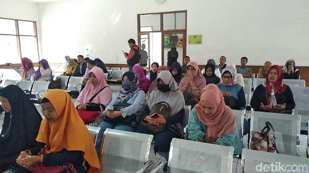 Jelang Sidang Putusan Penipuan Umrah, Jemaah Pro Bos SBL Berselawat