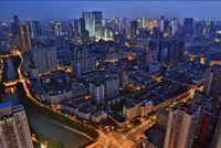 Gemerlap lampu jalan di Chengdu, China, nantinya akan tergantikan oleh satelit yang berperan sebagai Bulan tiruan.